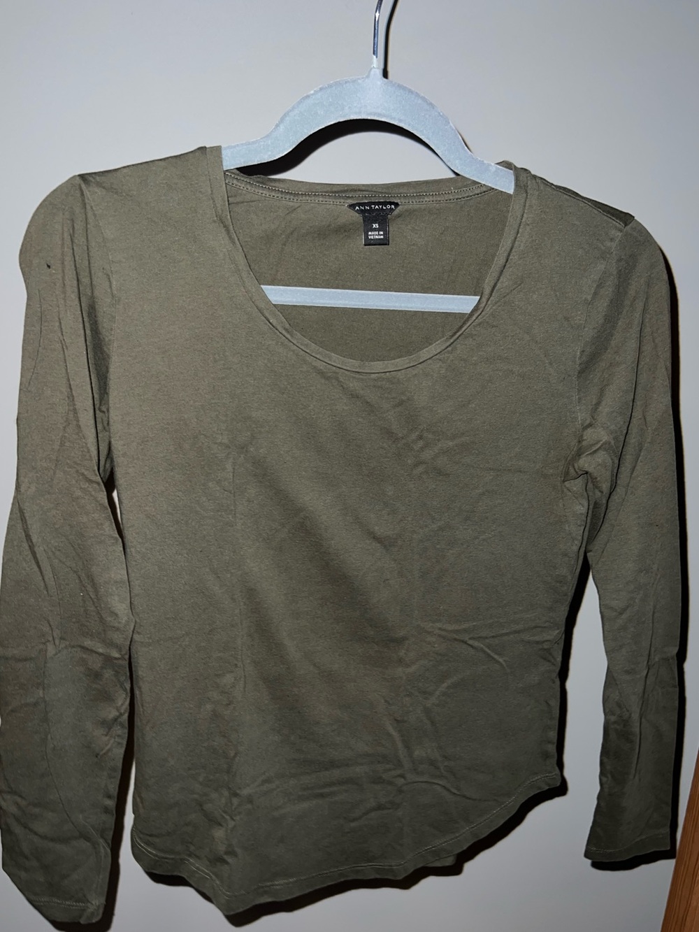Ann Taylor Olive Green Long Sleeve Scoop Neck Top